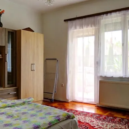 Charlie Földszint, 8 Fős, 100m2-es Apartman *