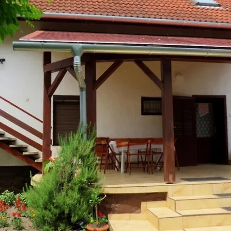 Charlie Földszint, 8 Fős, 100m2-es Apartman *